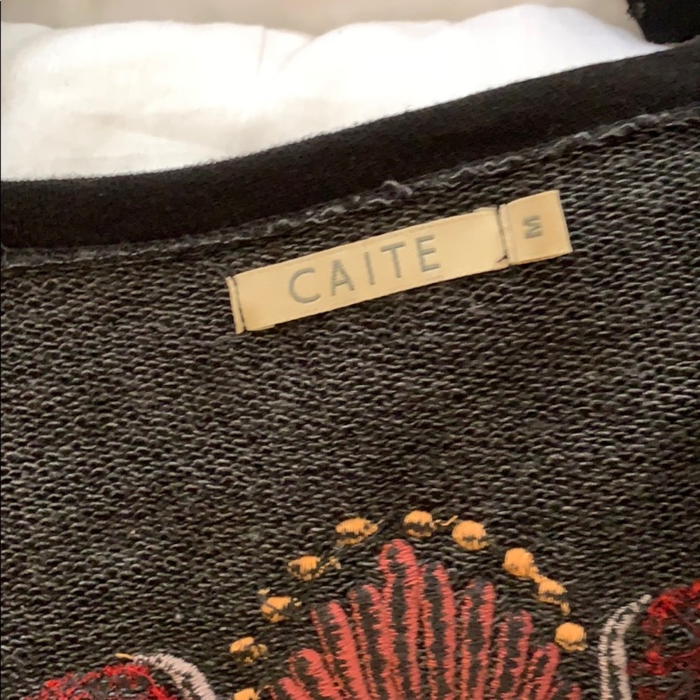 Caite Topper - image 5